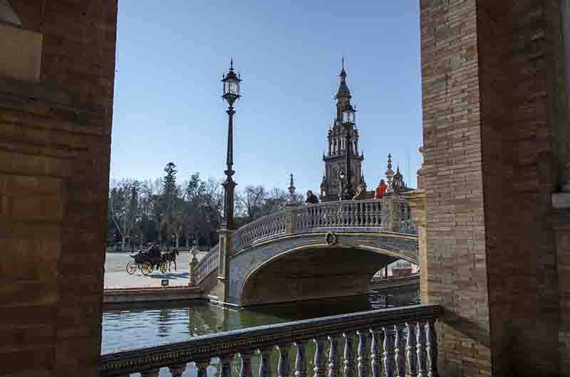 Sevilla 040 - parque de María Luisa - plaza de España.jpg